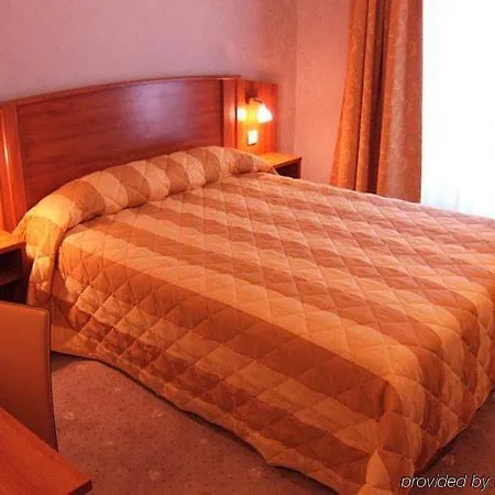 Elysees Opera Hotel